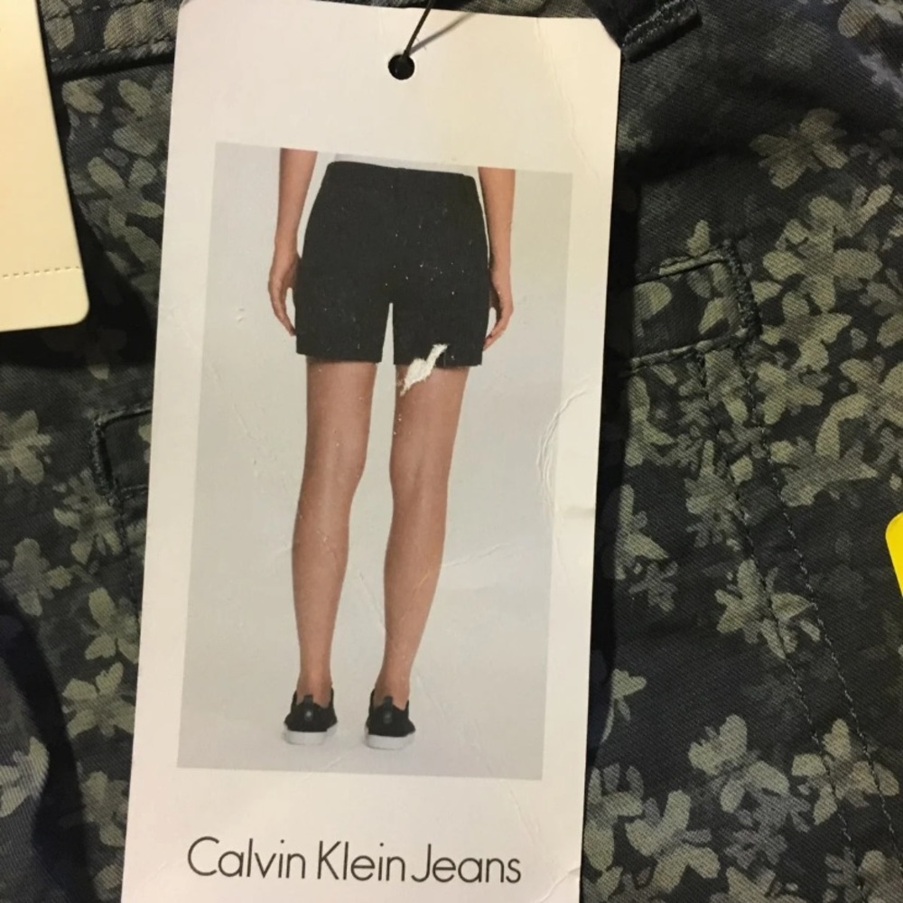 Calvin Klein Shorts - Picture 6 of 6